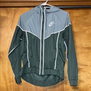 Nike Windrunner Windbreaker lightweight, hooded athletic jacket